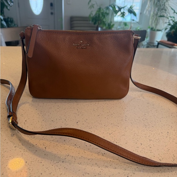 Kate Spade Leila Triple Gusset Crossbody bag. - Picture 4 of 17